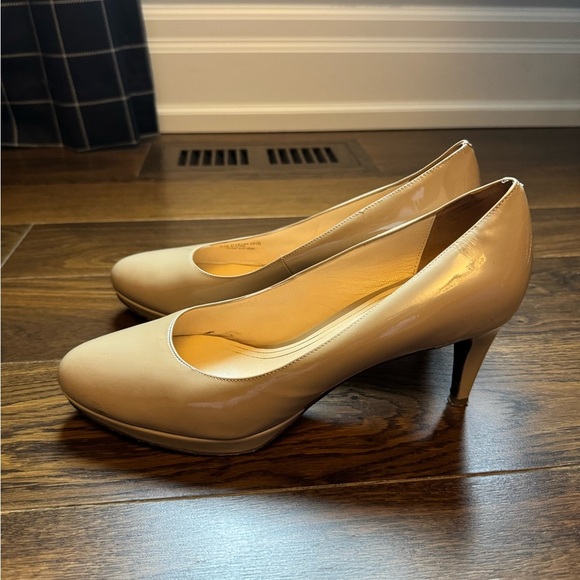 Cole Haan Women's Beige Pumps Sz. 10.5 - Picture 4 of 5